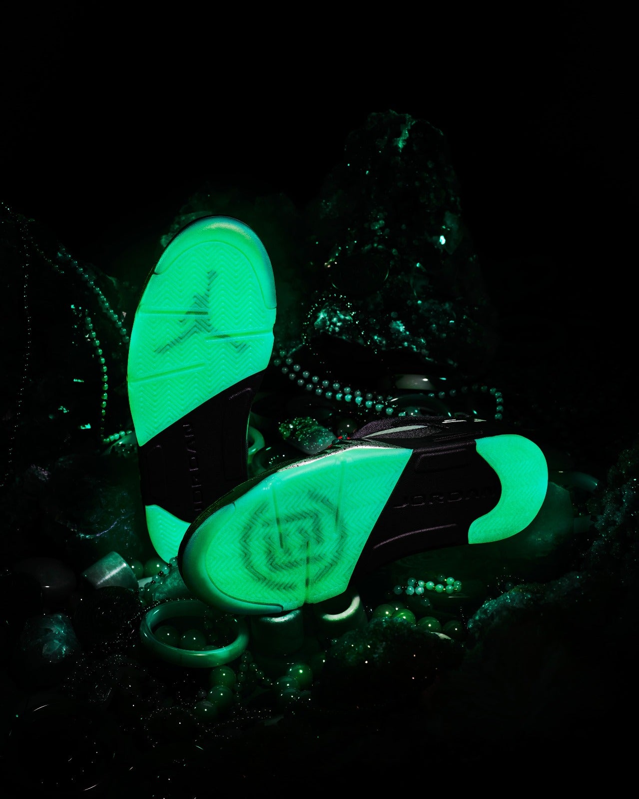03-14apr_clot_jordan_jade5low_Sole_2048x2048-1